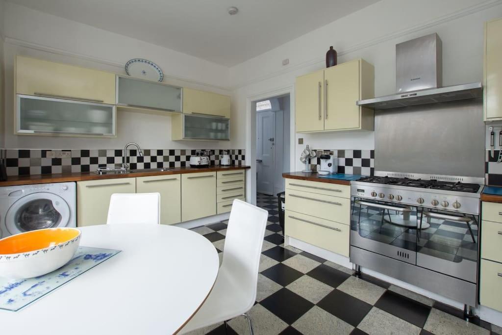 Stunning Large Victorian Maisonette With Sea View Дийл Екстериор снимка