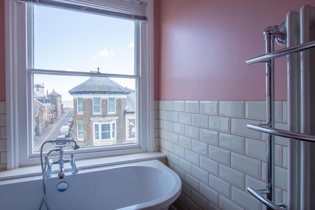 Stunning Large Victorian Maisonette With Sea View Дийл Екстериор снимка