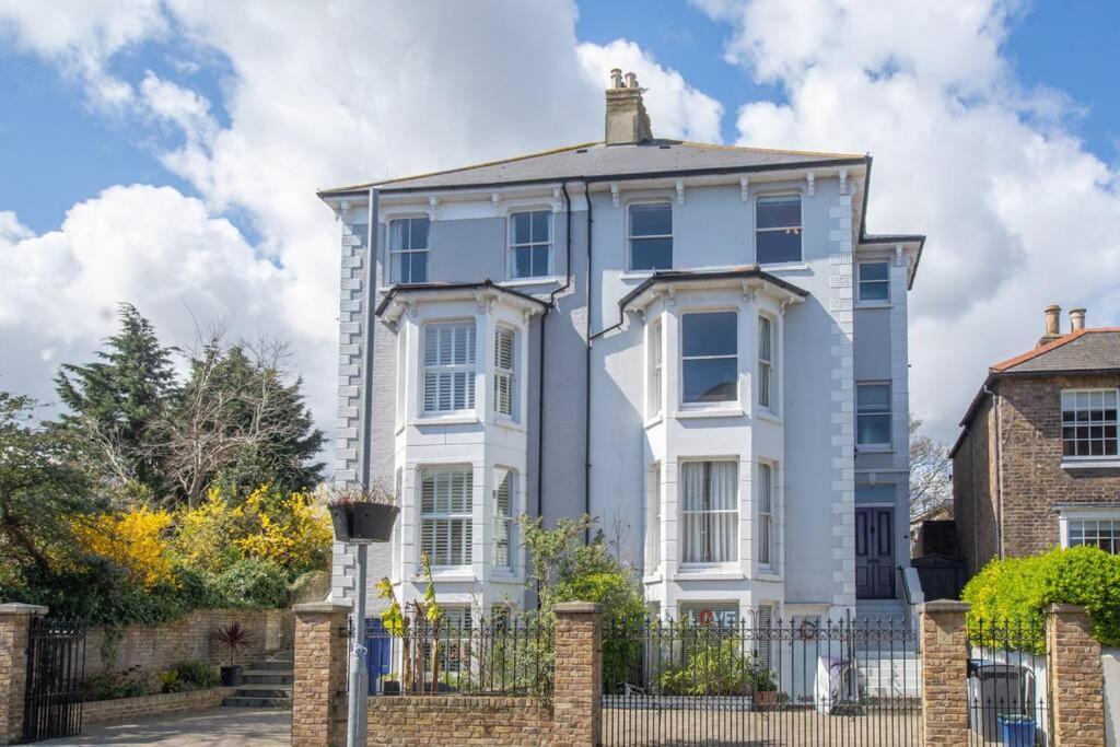 Stunning Large Victorian Maisonette With Sea View Дийл Екстериор снимка