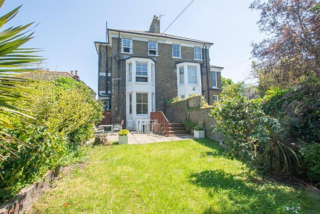 Stunning Large Victorian Maisonette With Sea View Дийл Екстериор снимка