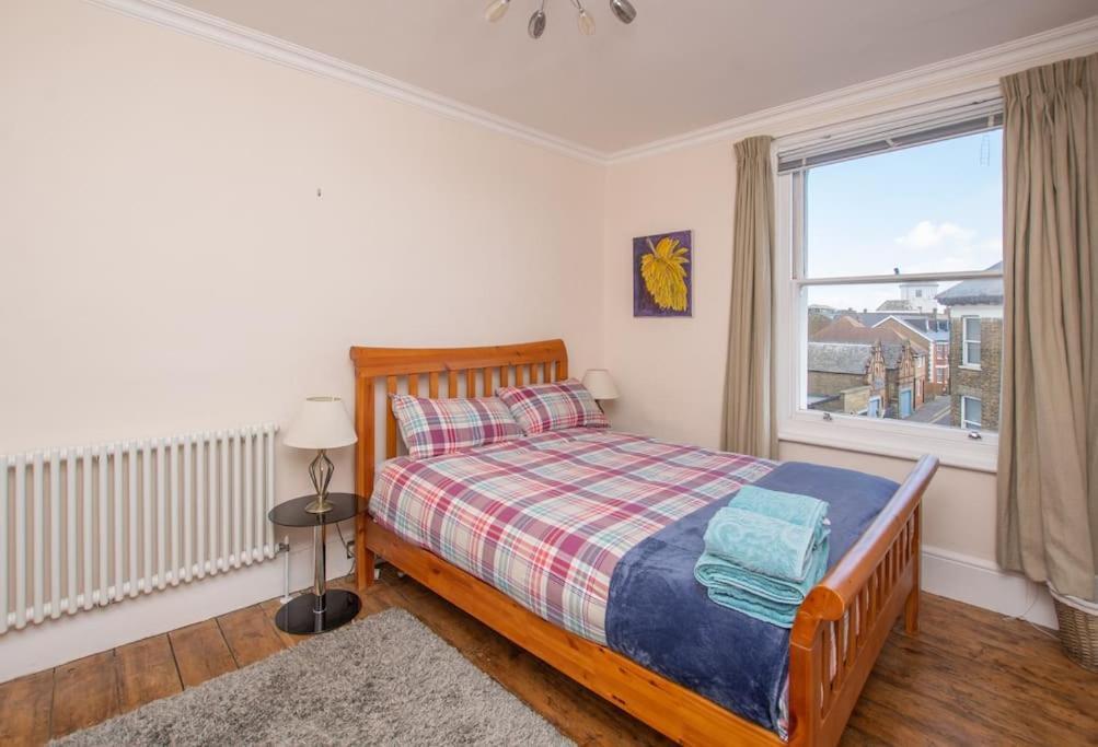 Stunning Large Victorian Maisonette With Sea View Дийл Екстериор снимка